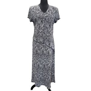Premier International Crinkle/Pleated Floral Black & White Dress Size M (10-12)